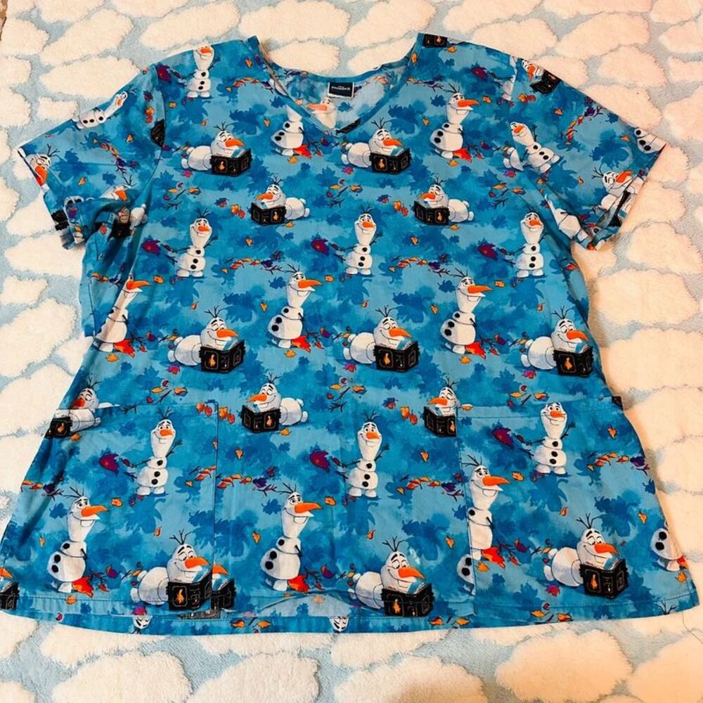 Disney Frozen Olaf Women’s scrub top Size XL